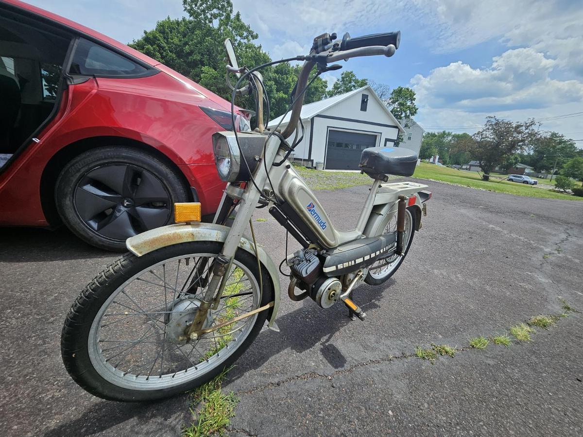 Bringing Home a 1977 Flandria Bermuda Moped: A Tesla Model 3 Adventure