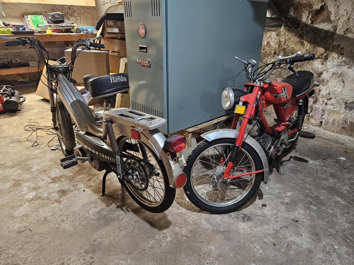 Bermuda and Batavus mopeds in garage
