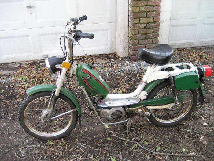 Carabela moped with Minarelli V1 engine