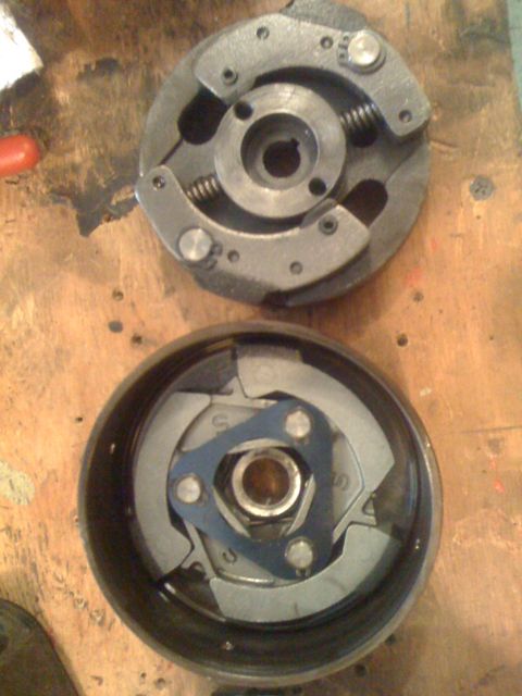 Auto-engaging E50 clutch parts compared to standard pedal-start clutch